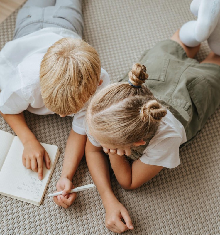 Brāļi un māsas veicina laimes sajūtu!