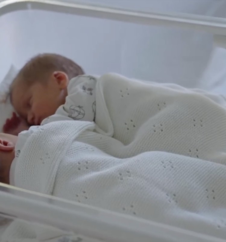VIDEO: Dvīņu prieks Baložu ģimenē: Rihards un Matilde nākuši pasaulē Rīgas Dzemdību namā