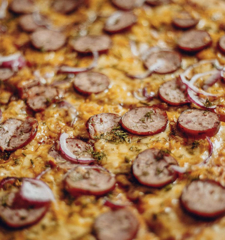 “Štovdesiņ” pica atgriežas: garša, kas ieausta Latvijas ziemas tradīcijās