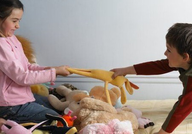 Mammu! Brālis man noņēma mantas! 