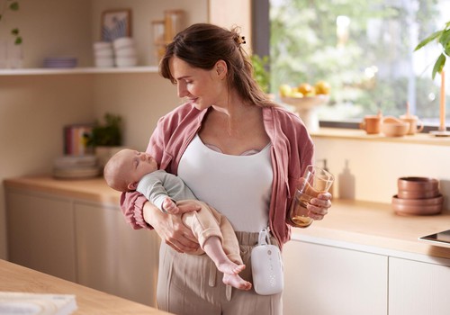 Vairāk laika sev, izmantojot jauno Philips Avent brīvroku elektrisko piena sūkni