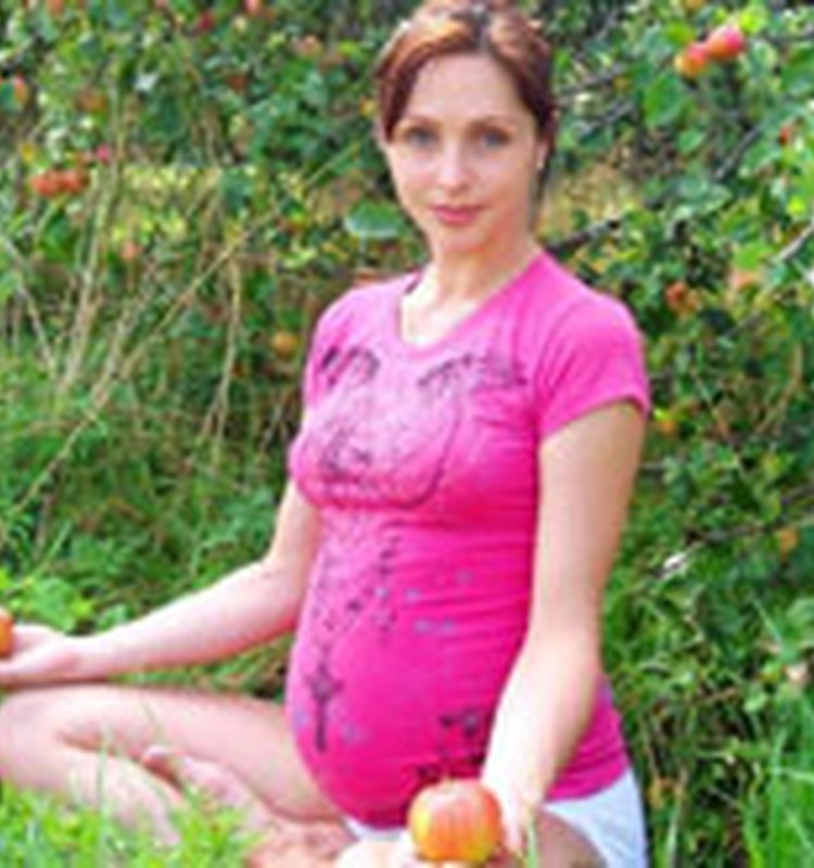 Topošā māmiņa Aļona izmēģinās Dianatal® dzemdību gēlu! 