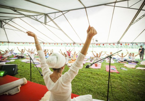 Saulgriežu jogas un mūzikas festivāls Siguldā iekļuvis pasaules labāko jogas festivālu sarakstā