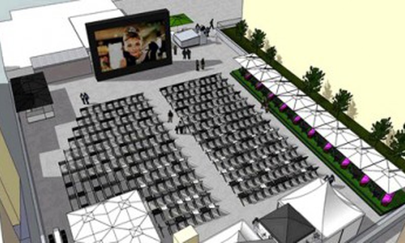 Rīgas centrā durvis vērs āra kinoteātris "Kino pagalms"
