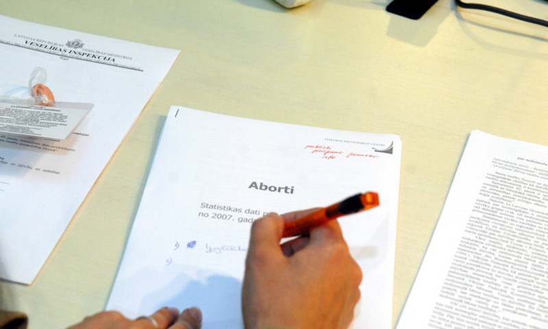 Ekspertes: Konsultācijas pirms abortiem var kļūt par emocionālo vardarbību pret sievieti