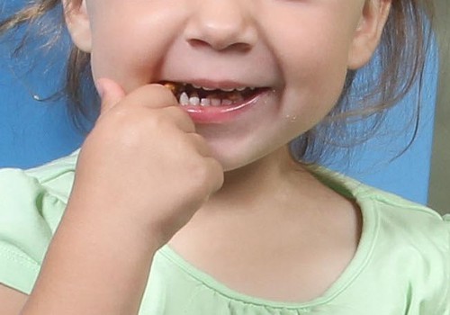 Kā iemācīt bērnam izspļaut zobu pastu?