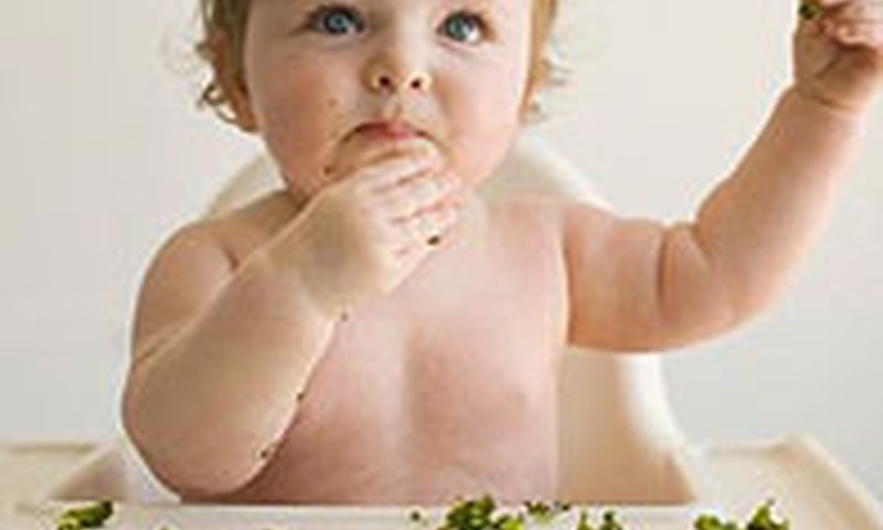 Kādai jābūt 11 mēnešus veca bērniņa ēdienkartei? Konsultē pediatre Gerda Lielause