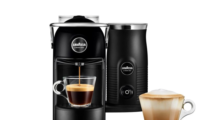 Sieviešu festivāla galvenā balva - Lavazza Jolie & Milk kafijas automāts