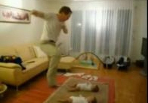 Video: tētis dejo ar bērniem