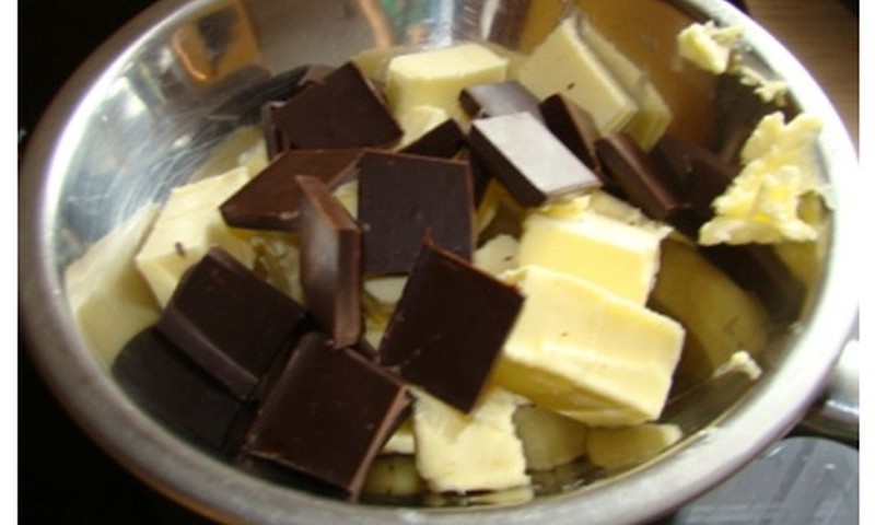 Šokolādes krēmkūka ar vaniļas mērci