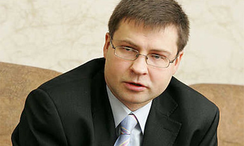 Dombrovskim (JL) lēmums par māmiņu algu samazināšanu nešķiet skarbs