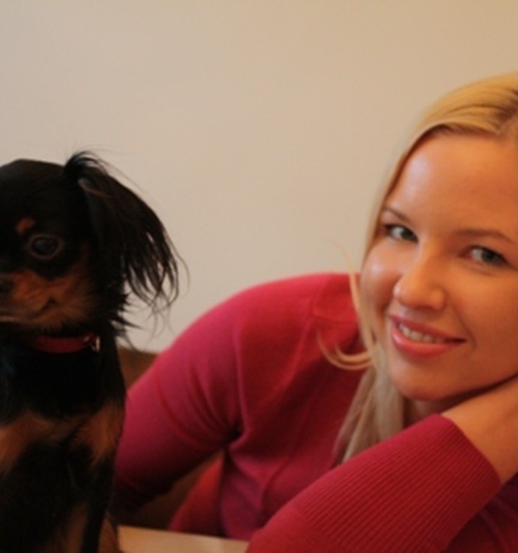 Topošā māmiņa Ligita iekārto bērnistabu