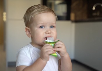 Kā pārbaudīt, vai mazulim ir pārtikas alerģija?