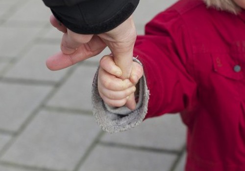 Vecāki kopā ar bērniem gaidīti ES mājas pasākumā par drošu internetu