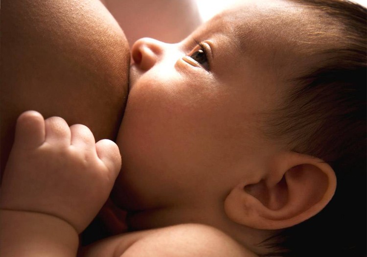 Ogres Ziņas: Kāpēc zīdīt mazuli māmiņai pašai ir svarīgi?