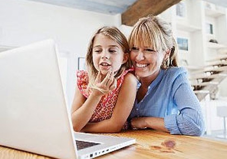 Bērnu drošība internetā: pornogrāfija biedē vairāk nekā vīrusi