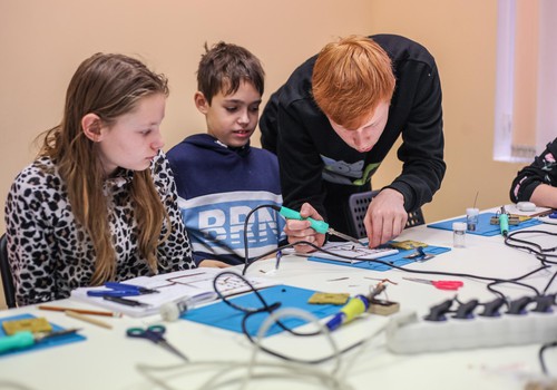 “Laboratorium Zinātnes skola” sadarbībā ar “HansaMatrix” piedāvā budžeta vietas skolēniem elektronikas nodarbībām