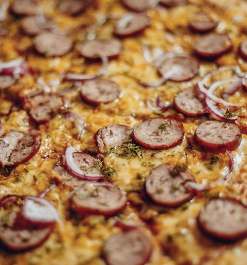 “Štovdesiņ” pica atgriežas: garša, kas ieausta Latvijas ziemas tradīcijās