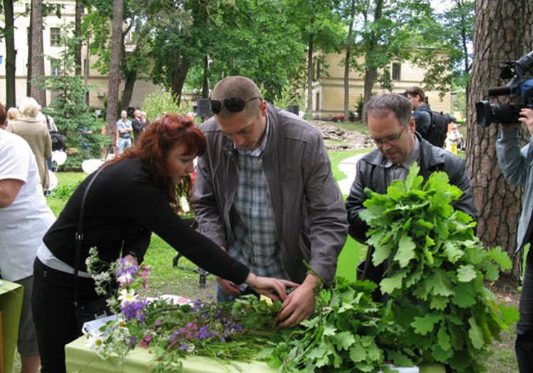 Jāņu ielīgošana Bērnu klīniskās universitātes slimnīcā