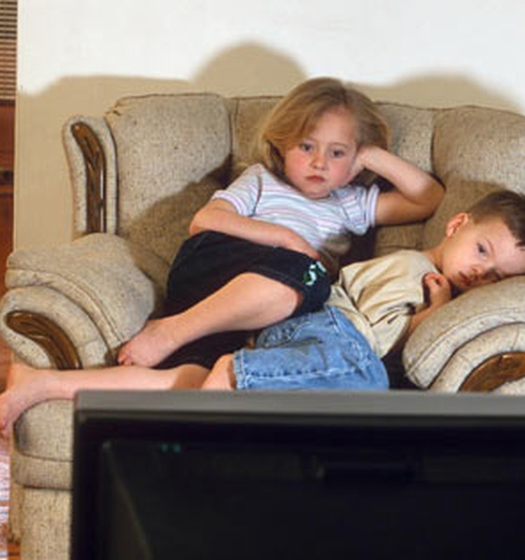 Čīles televīzijā bērnu kanālā rāda erotisku video