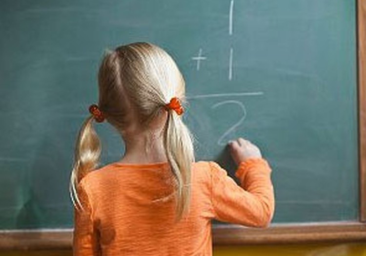 Zināms, kādos gadījumos skolēnu varēs atstāt uz otru gadu
