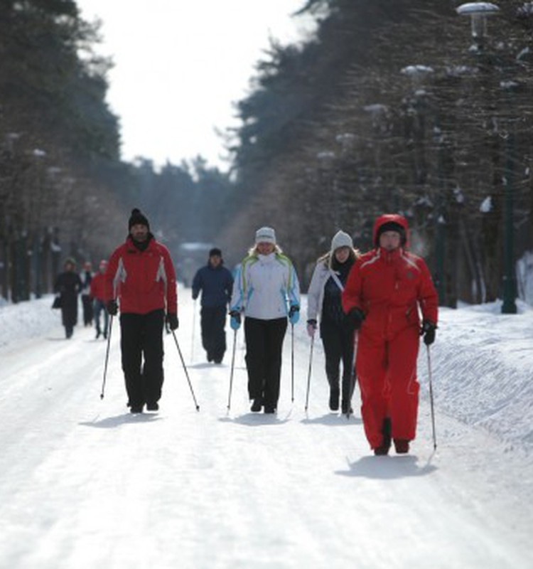 FOTOREPORTĀŽA: pavasara skaistuma kūres dalībnieces nūjo!