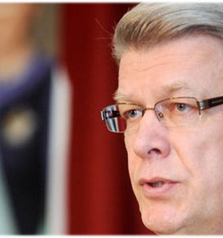 Prezidents apturēs sociālo pabalstu likumu publicēšanu