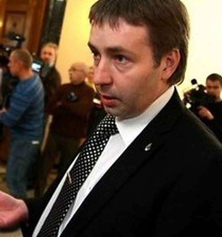 Ministrs sola - māmiņu algas nebūs 100 lati!