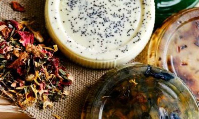 Māmiņu Klubā radošā ziepju gatavošanas darbnīca