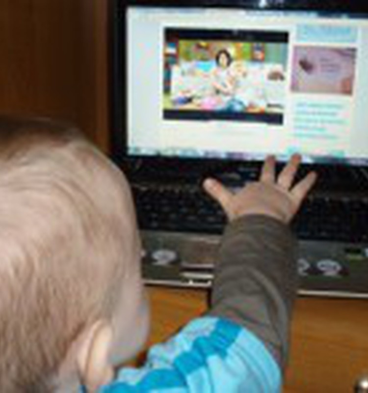 Recenziju rakstītājām dāvinām Māmiņu Kluba BEA DVD!