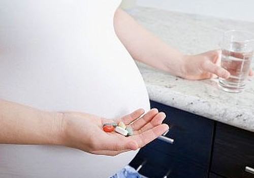 Cik ilgi un kādus vitamīnus lietot grūtniecības laikā?