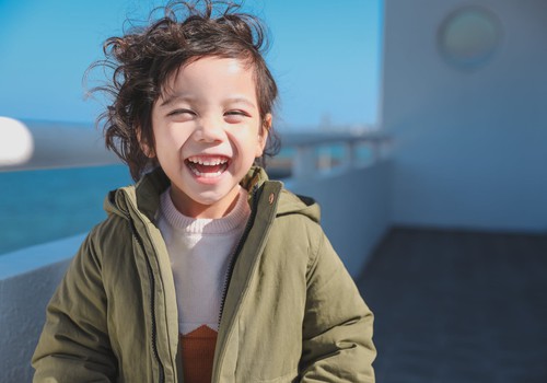 Kā izaudzināt savu bērnu par optimistu?