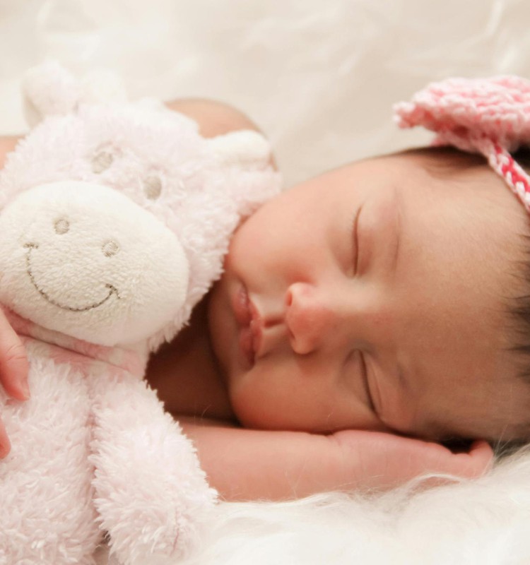 Jaundzimušā miegs pirmajos dzīves mēnešos. Ko svarīgi par to zināt?