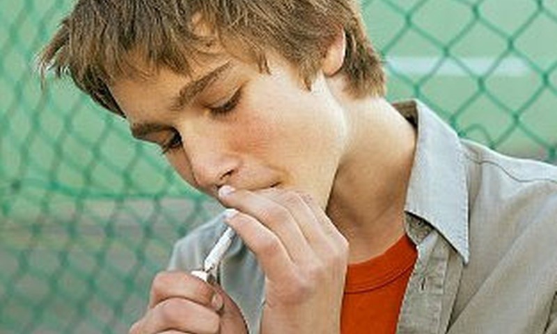 Pētījums: Latvijā smēķēt pamēģinājuši 78% jauniešu