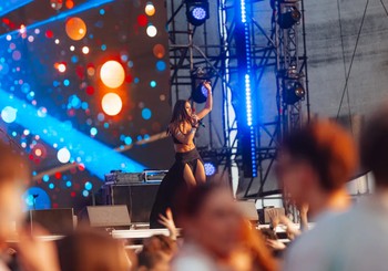 Starp festivāla "Holi Music Festival 2026" māksliniekiem: Prusax, Patrisha, STIRNA un "Dyur"