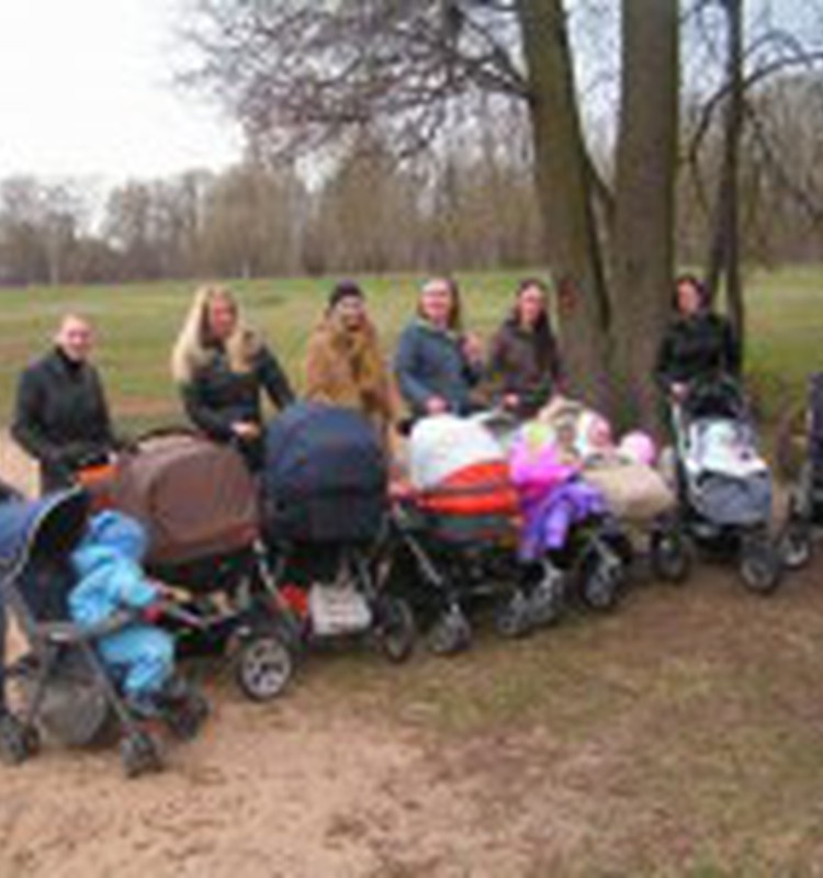 Noskaties sižetu TV3, kā gāja Māmiņu Kluba Lielajā pastaigā!