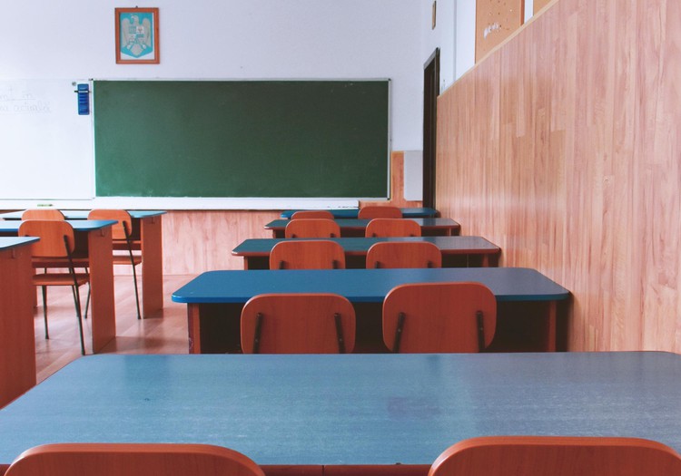 Izglītības un zinātnes ministrija: Skolas gada slodzes izlīdzināšana veicinās izglītības kvalitāti