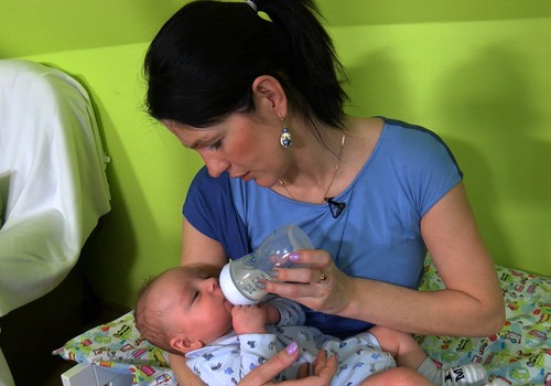 VIDEO: Jaukta mazuļa ēdināšana. Kas jāņem vērā?