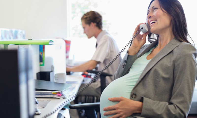 Vai strādājošai grūtniecei pienākas kādi atvieglojumi darbā?