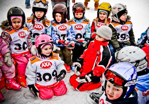 Vēl brīvas vietiņas uz uz bezmaksas AXA bērnu slēpošanas skoliņu: pievienojies