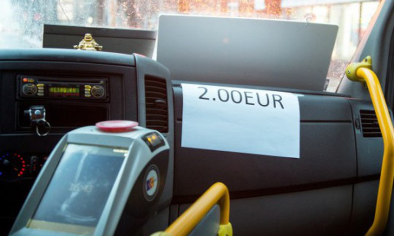 Brīvdienās tēvi kopā ar bērniem minibusos varēs braukt pa brīvu