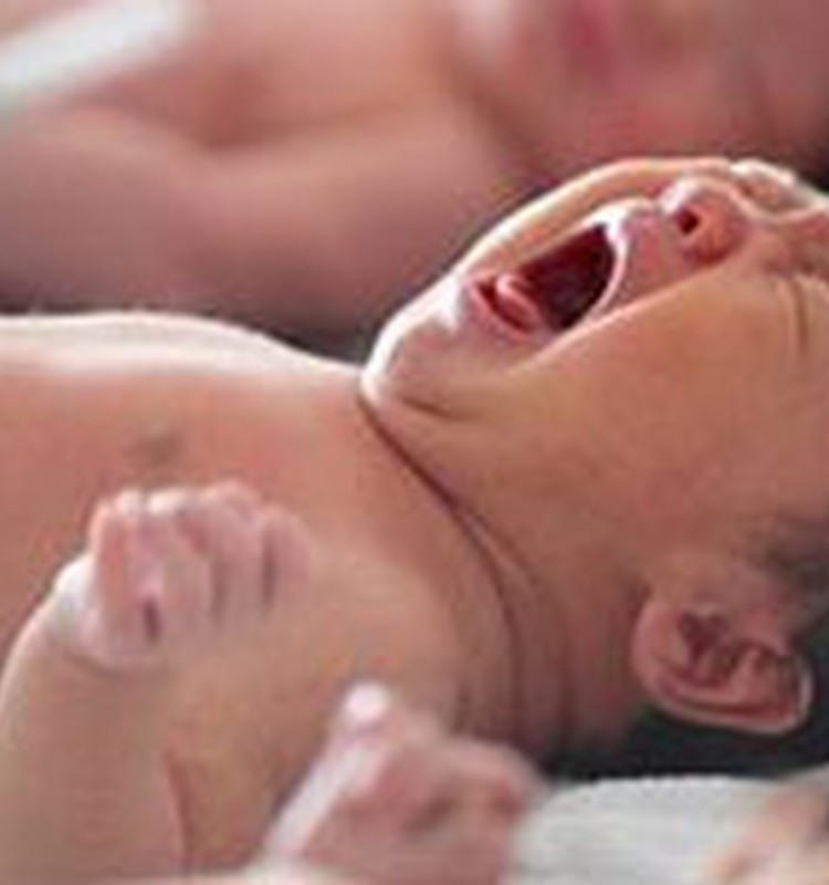 Deviņgadīga meitene laidusi pasaulē dēlu