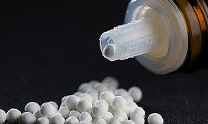 Pētījums: Alternatīvā medicīna bērniem ir bīstama