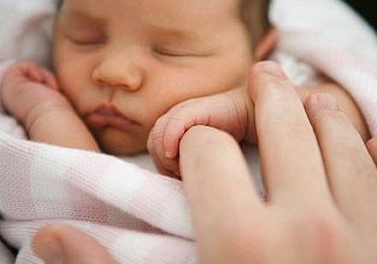 Noslēdzas ekspresaptauja par māmiņu pēcdzemdību veselību