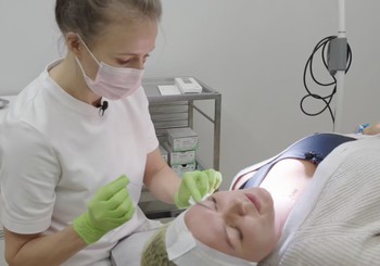 Mirdzoša āda svētku laikā: metodes, kas atjauno un stiprina ādu