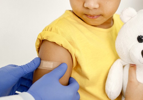 SPKC atgādina pārbaudīt savu un bērnu vakcinācijas statusu