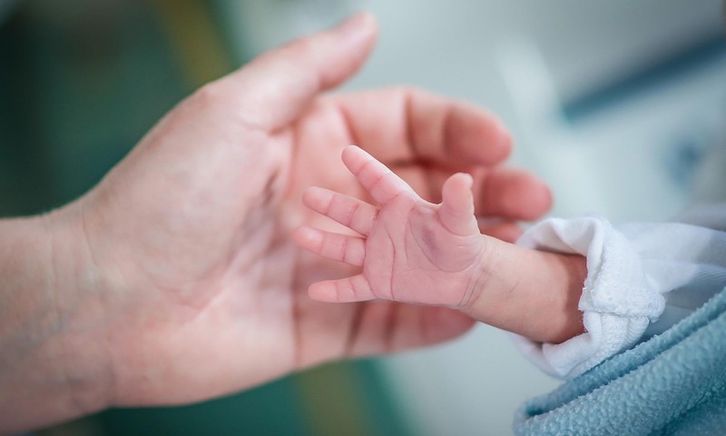 Rīgas Dzemdību namam un Bērnu klīniskās universitātes slimnīcai dāvina priekšlaikus dzimušiem mazuļiem radītas autiņbiksītes!