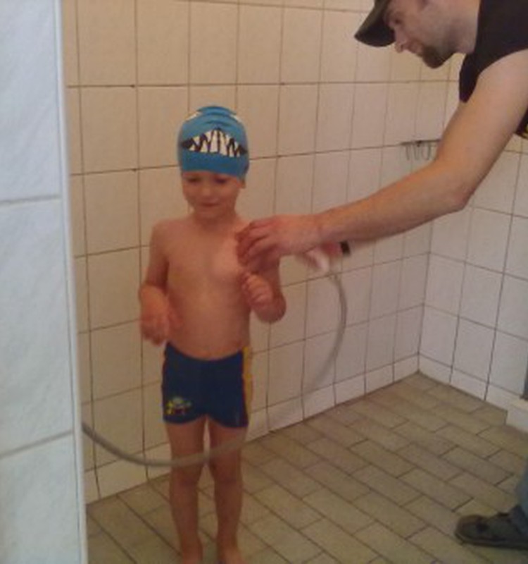 Laižam peldēt