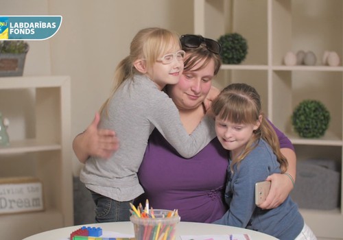 Māmiņu Kluba Labdarības fonds: Palīdzēsim trīs bērnu mammai Unai!