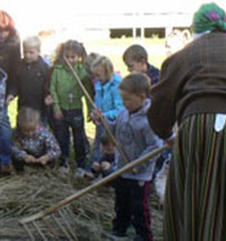 FOTO: Valmieras muzejā norisinājās rudens svētki - Apjumības